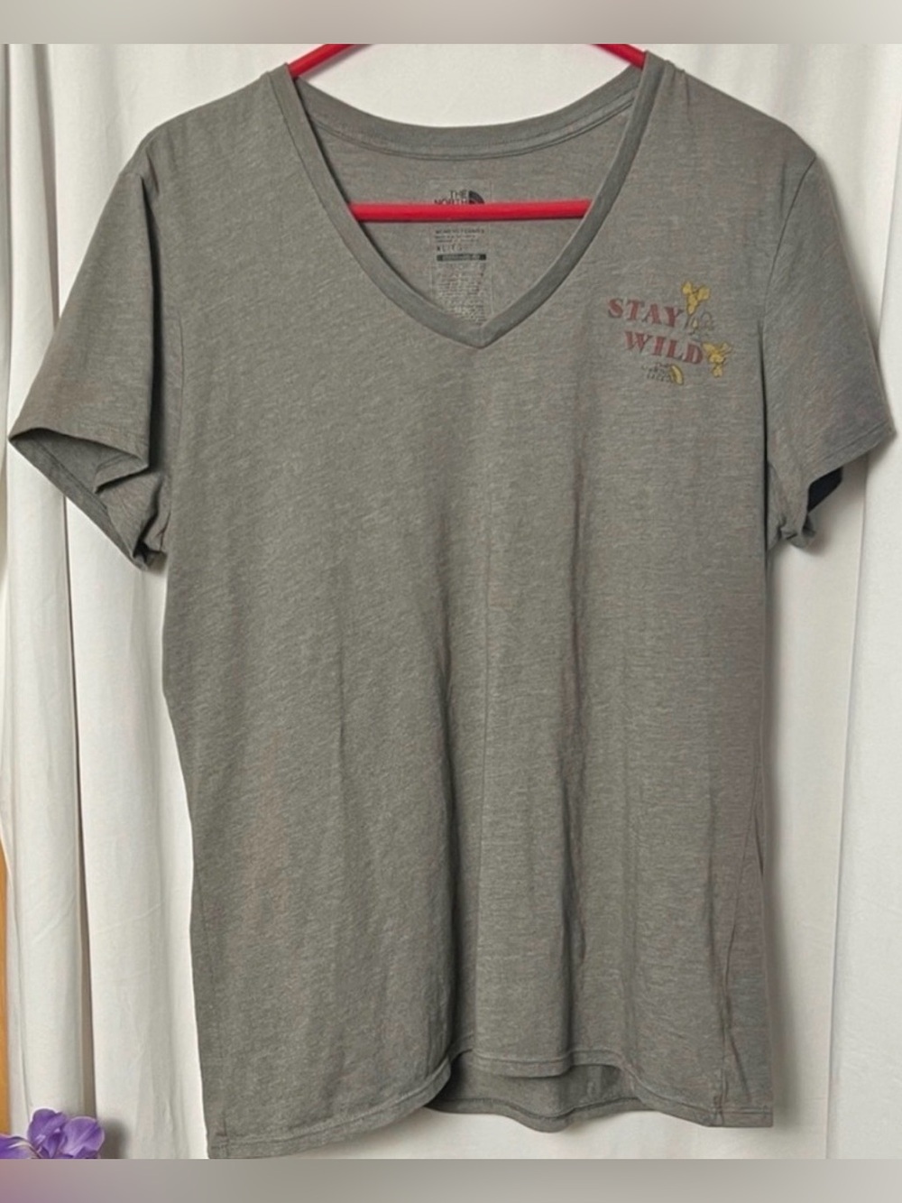 The North Face Gray V-Neck "Stay Wild" Women's Standard Fit Tee Size XL